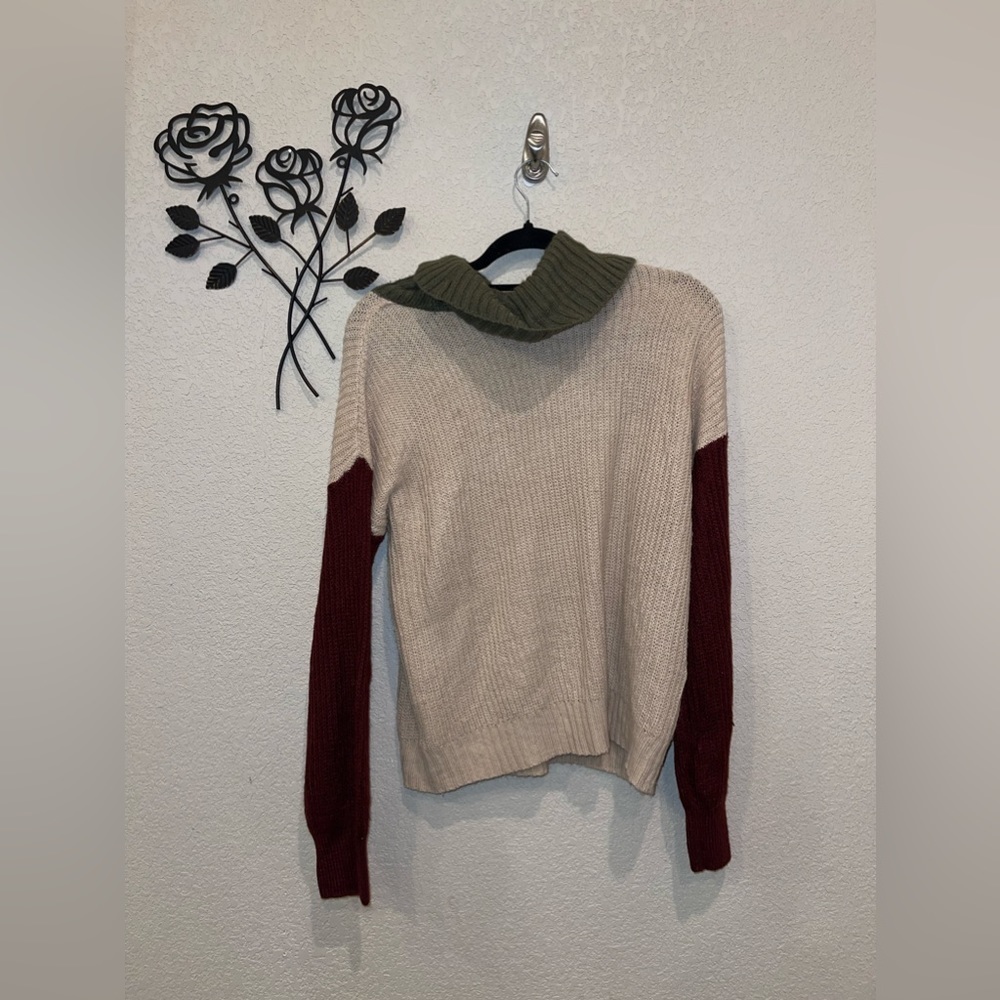 Inner Circle Long Sleeve Color Block Pullover Soft Cowl Neck Size Small